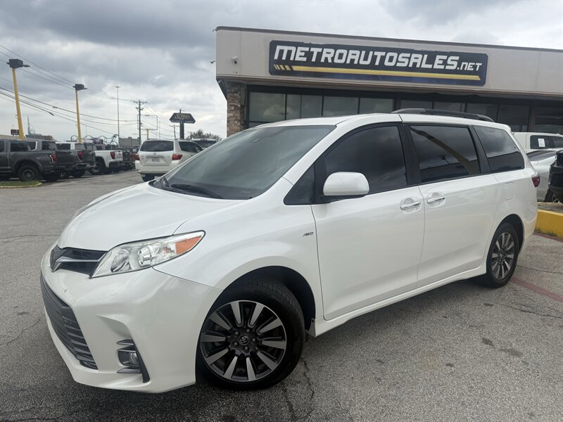 2020 Toyota Sienna XLE 7-Passenger - Photo 10 - Arlington, TX 76011