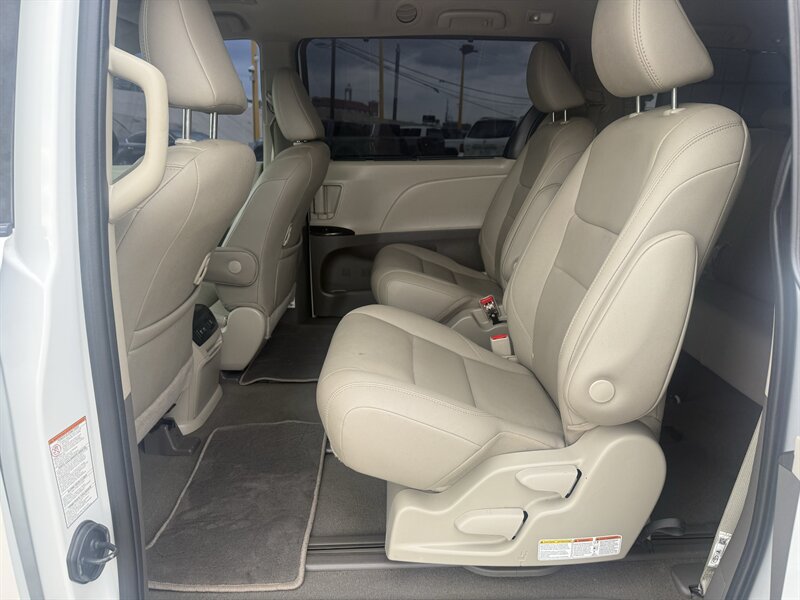 2020 Toyota Sienna XLE 7-Passenger - Photo 15 - Arlington, TX 76011