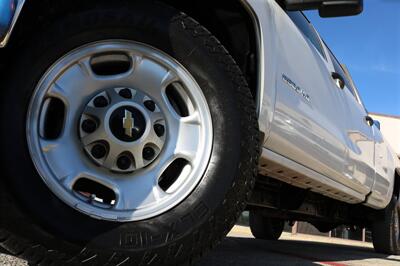 2018 Chevrolet Silverado 2500 Work Truck   - Photo 2 - Arlington, TX 76011