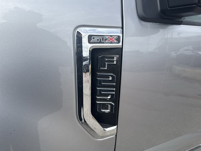 2021 Ford F-250 XLT - Photo 11 - Arlington, TX 76011