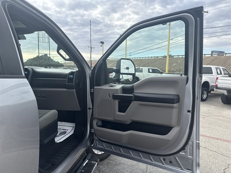 2021 Ford F-250 XLT - Photo 17 - Arlington, TX 76011