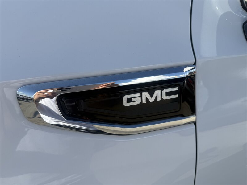2021 GMC Yukon XL SLT - Photo 12 - Arlington, TX 76011