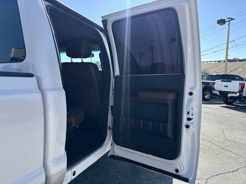 2015 Ford F-350 Platinum - Photo 19 - Arlington, TX 76011