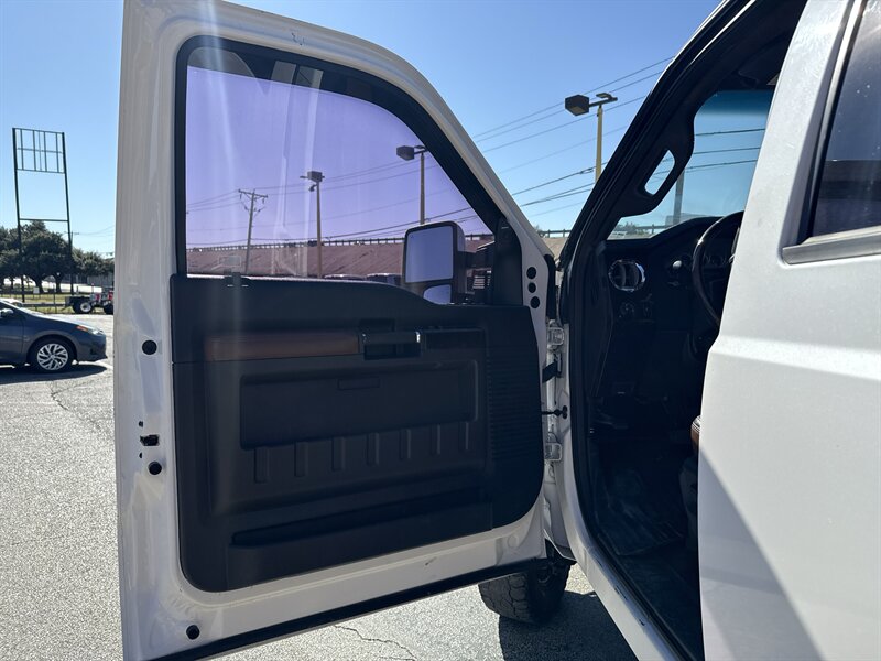 2015 Ford F-350 Platinum - Photo 13 - Arlington, TX 76011