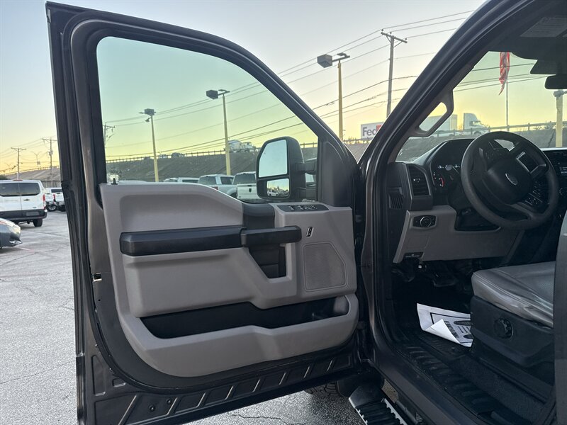 2019 Ford F-250 XL - Photo 13 - Arlington, TX 76011
