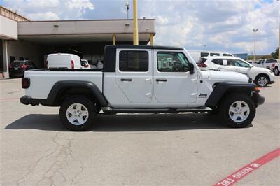 2020 Jeep Gladiator Sport   - Photo 10 - Arlington, TX 76011