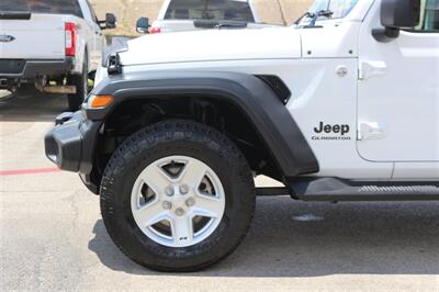 2020 Jeep Gladiator Sport   - Photo 14 - Arlington, TX 76011