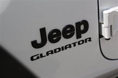 2020 Jeep Gladiator Sport   - Photo 16 - Arlington, TX 76011