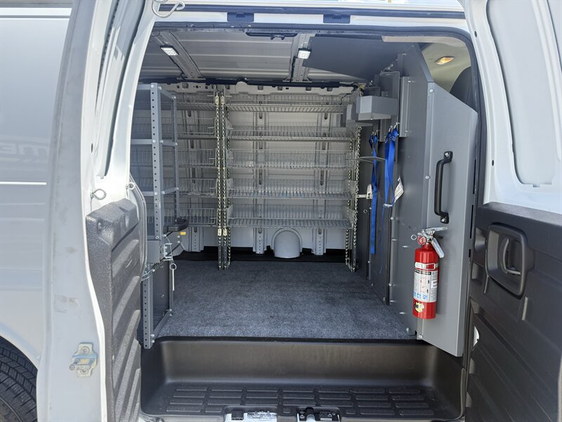 2021 Chevrolet Express 2500 - Photo 16 - Arlington, TX 76011