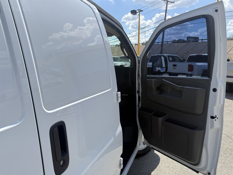 2021 Chevrolet Express 2500 - Photo 14 - Arlington, TX 76011