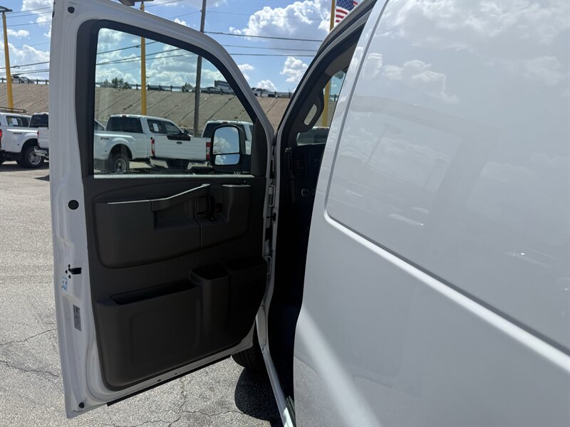 2021 Chevrolet Express 2500 - Photo 12 - Arlington, TX 76011