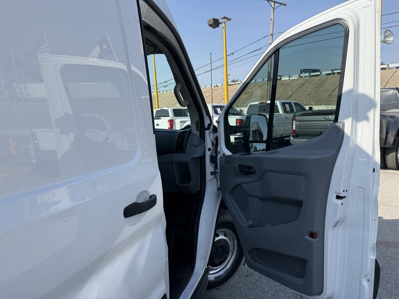 2016 Ford Transit 250 - Photo 14 - Arlington, TX 76011