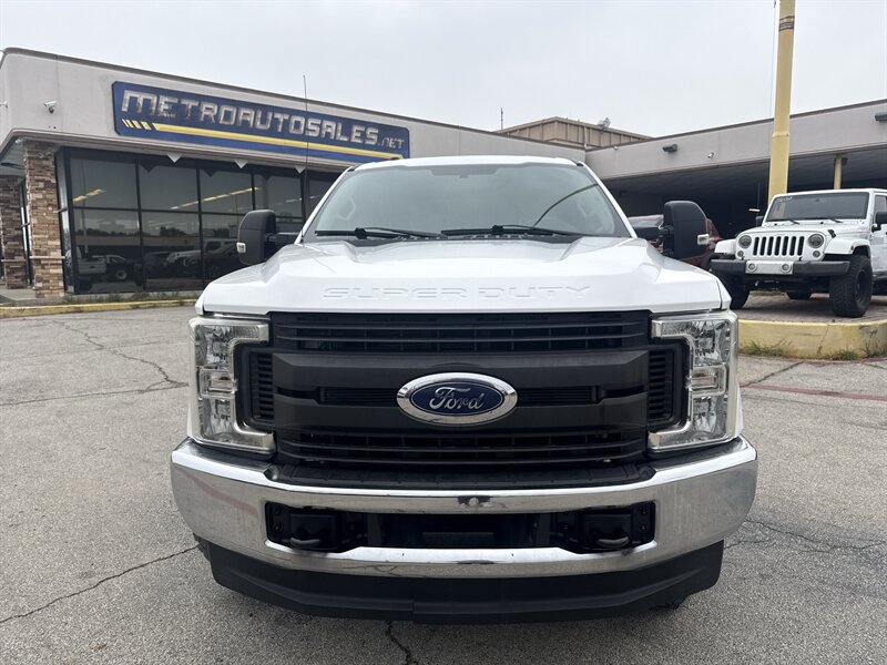 2019 Ford F-250 XL   - Photo 2 - Arlington, TX 76011