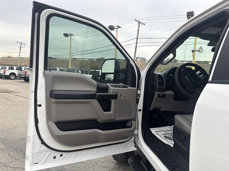 2019 Ford F-250 XL   - Photo 15 - Arlington, TX 76011