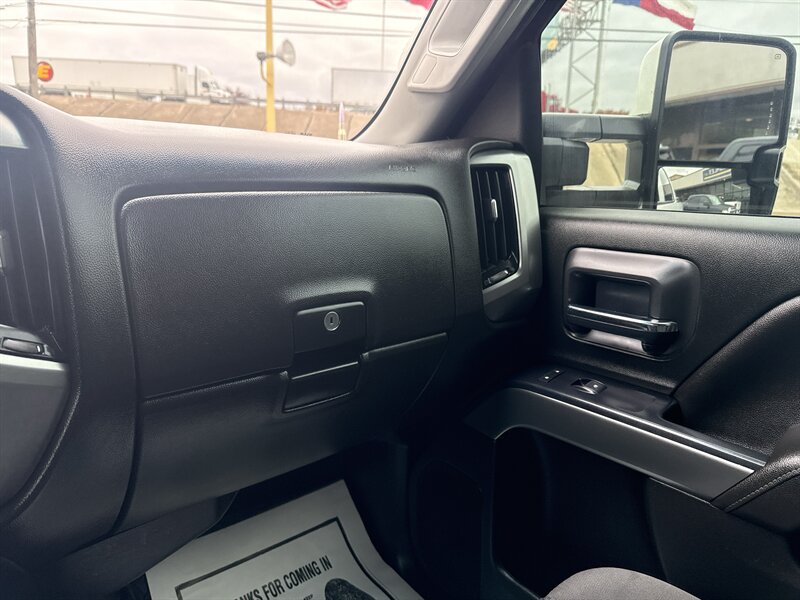 2017 Chevrolet Silverado 2500 LT - Photo 26 - Arlington, TX 76011