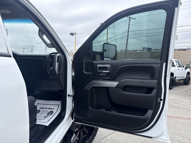 2017 Chevrolet Silverado 2500 LT - Photo 17 - Arlington, TX 76011