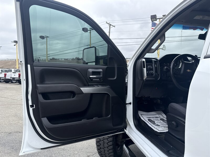 2017 Chevrolet Silverado 2500 LT - Photo 13 - Arlington, TX 76011