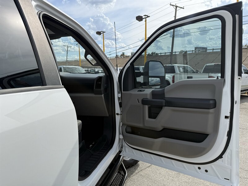 2022 Ford F-350 Super Duty XL - Photo 17 - Arlington, TX 76011