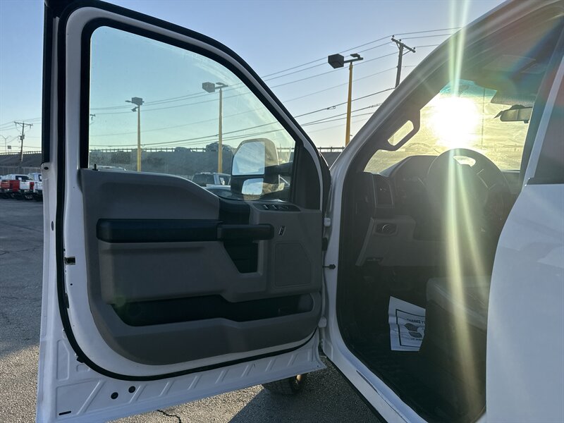 2018 Ford F-350 XL - Photo 14 - Arlington, TX 76011