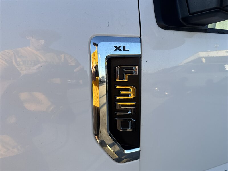 2018 Ford F-350 XL - Photo 12 - Arlington, TX 76011