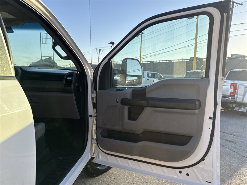 2018 Ford F-350 XL - Photo 18 - Arlington, TX 76011