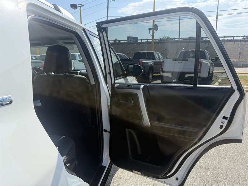 2014 Toyota 4Runner SR5 - Photo 18 - Arlington, TX 76011