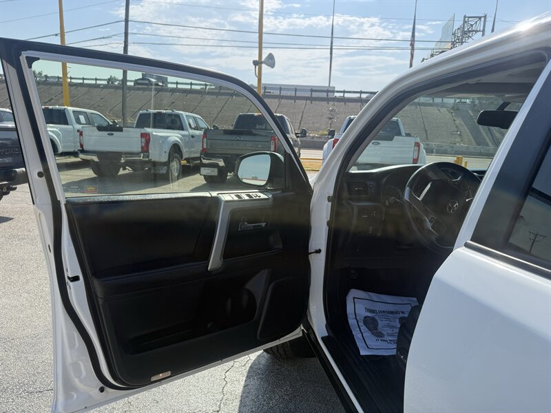 2014 Toyota 4Runner SR5 - Photo 12 - Arlington, TX 76011