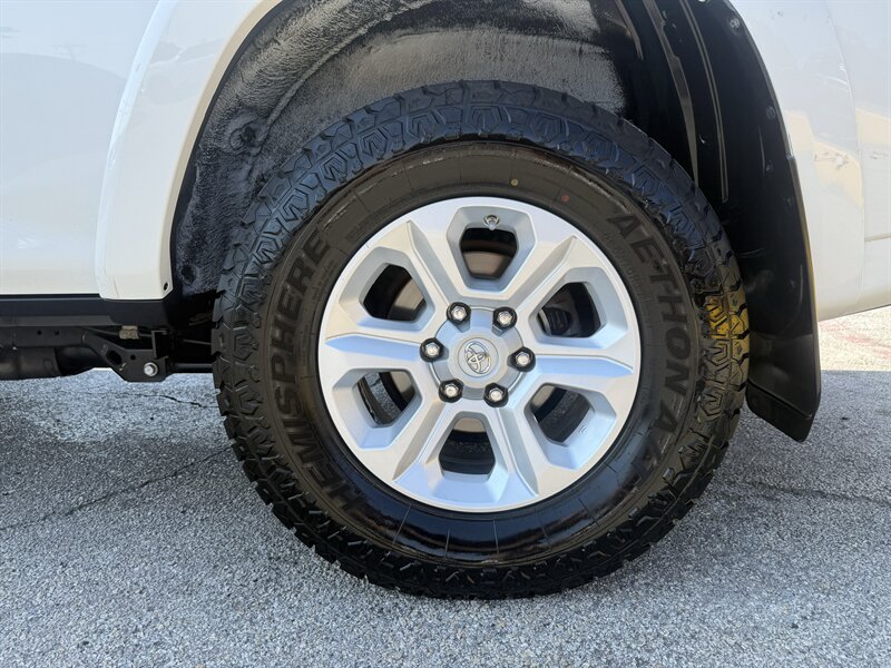 2014 Toyota 4Runner SR5 - Photo 11 - Arlington, TX 76011