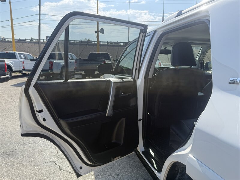 2014 Toyota 4Runner SR5 - Photo 14 - Arlington, TX 76011