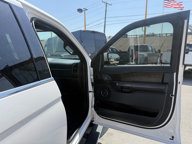 2019 Ford Expedition Limited - Photo 16 - Arlington, TX 76011