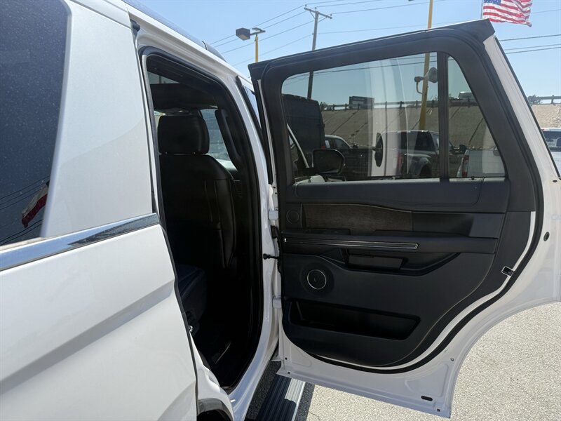 2019 Ford Expedition Limited - Photo 18 - Arlington, TX 76011