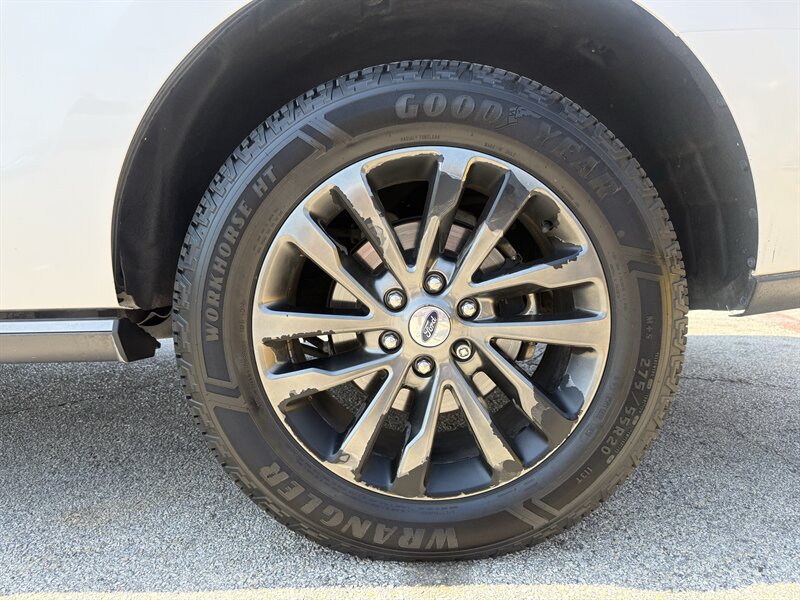 2019 Ford Expedition Limited - Photo 11 - Arlington, TX 76011