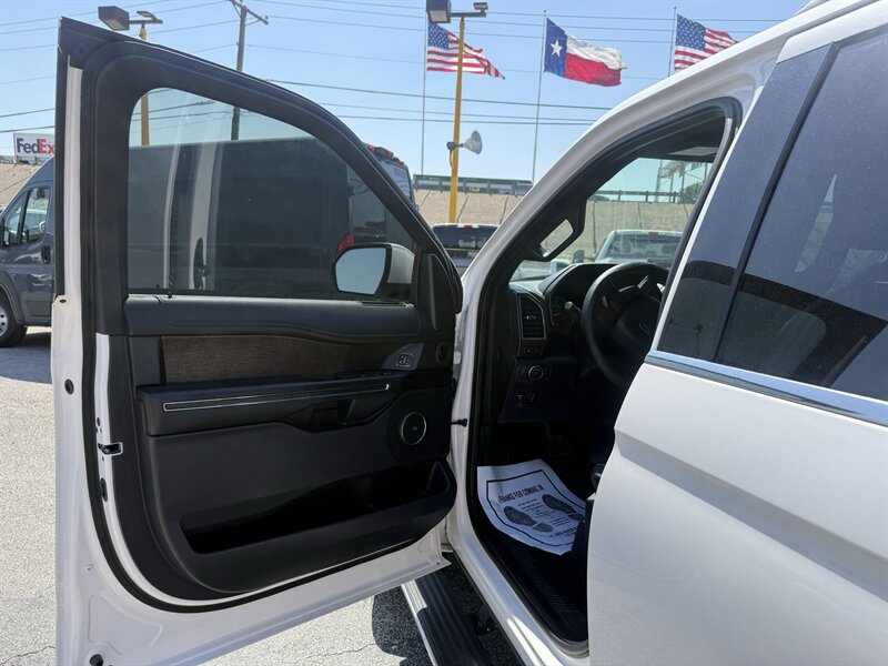 2019 Ford Expedition Limited - Photo 12 - Arlington, TX 76011