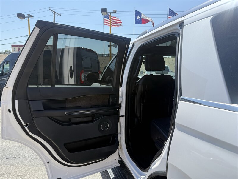 2019 Ford Expedition Limited - Photo 14 - Arlington, TX 76011