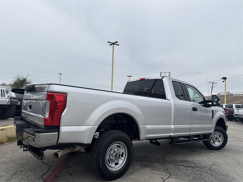 2017 Ford F-250 XLT   - Photo 5 - Arlington, TX 76011