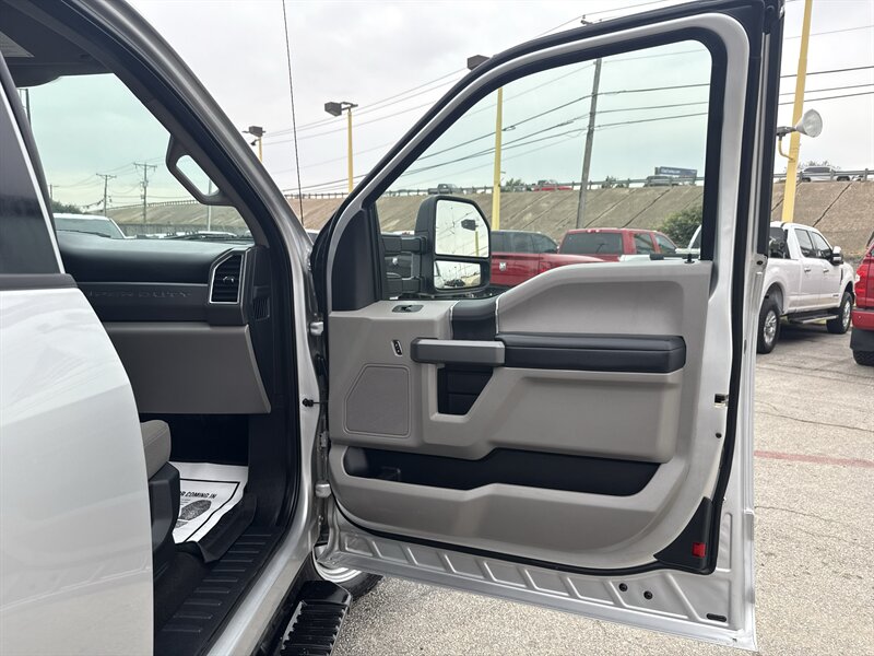 2017 Ford F-250 XLT   - Photo 16 - Arlington, TX 76011