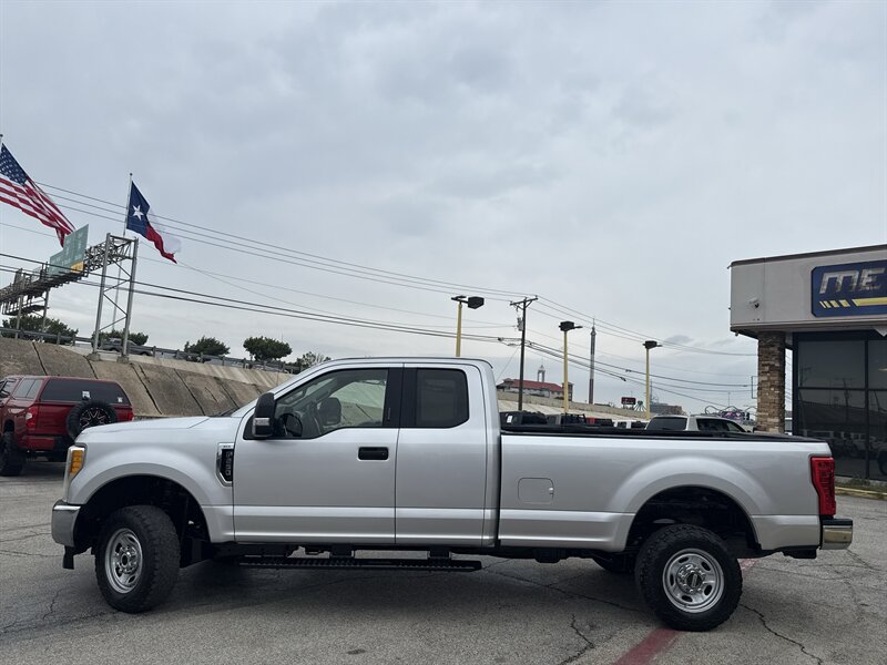 2017 Ford F-250 XLT   - Photo 8 - Arlington, TX 76011