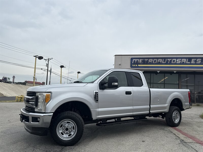2017 Ford F-250 XLT   - Photo 9 - Arlington, TX 76011