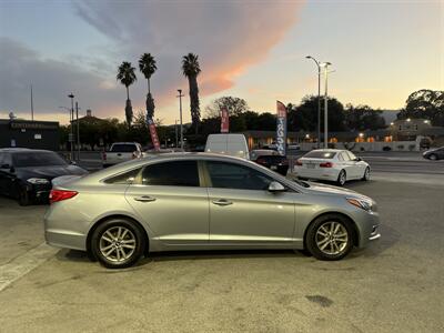 2017 Hyundai Sonata SE   - Photo 8 - Gilroy, CA 95020