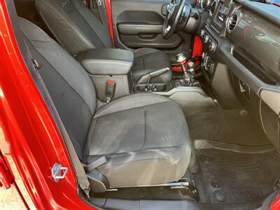 2020 Jeep Wrangler Unlimited Sahara   - Photo 14 - Mount Clemens, MI 48043
