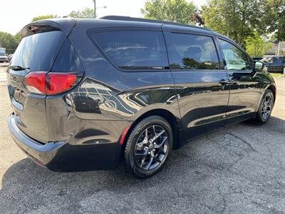 2018 Chrysler Pacifica Touring L Plus - Photo 4 - Mount Clemens, MI 48043
