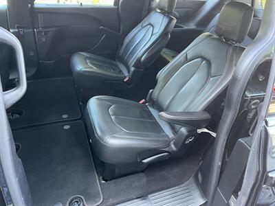 2018 Chrysler Pacifica Touring L Plus - Photo 10 - Mount Clemens, MI 48043