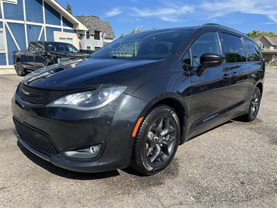 2018 Chrysler Pacifica Touring L Plus - Photo 2 - Mount Clemens, MI 48043