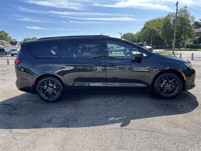 2018 Chrysler Pacifica Touring L Plus - Photo 6 - Mount Clemens, MI 48043