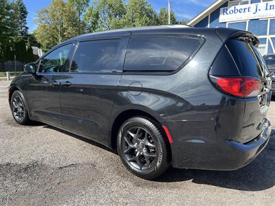 2018 Chrysler Pacifica Touring L Plus - Photo 3 - Mount Clemens, MI 48043