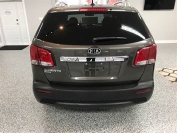 2013 Kia Sorento AWD LX   - Photo 9 - Coombs, BC V0R 1M0