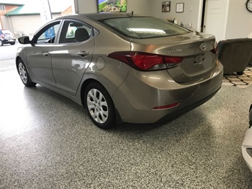 2015 Hyundai Elantra SE- Heated Front Seats and Bluetooth   - Photo 3 - Coombs, BC V0R 1M0