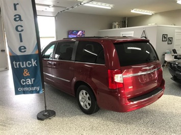 2012 Chrysler Town & Country Touring-Navigation, power dual sliding doors and l  Power Doors and Liftgate - Photo 34 - Coombs, BC V0R 1M0