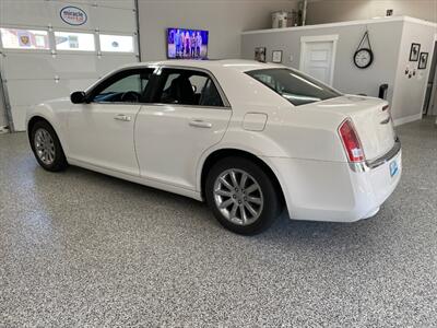 2013 Chrysler 300 Series V6 with Panoramic Roof and Heated Leather Seats   - Photo 5 - Coombs, BC V0R 1M0