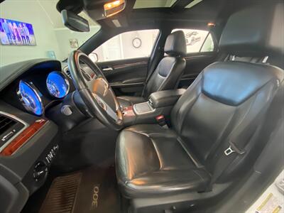 2013 Chrysler 300 Series V6 with Panoramic Roof and Heated Leather Seats   - Photo 9 - Coombs, BC V0R 1M0